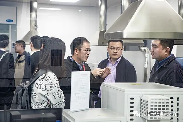 参观3.jpg