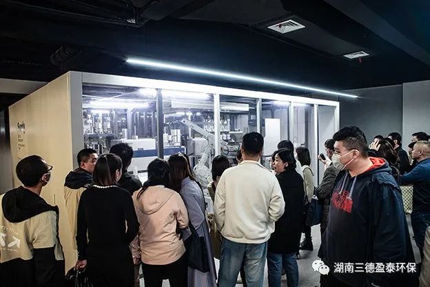 参观2.jpg